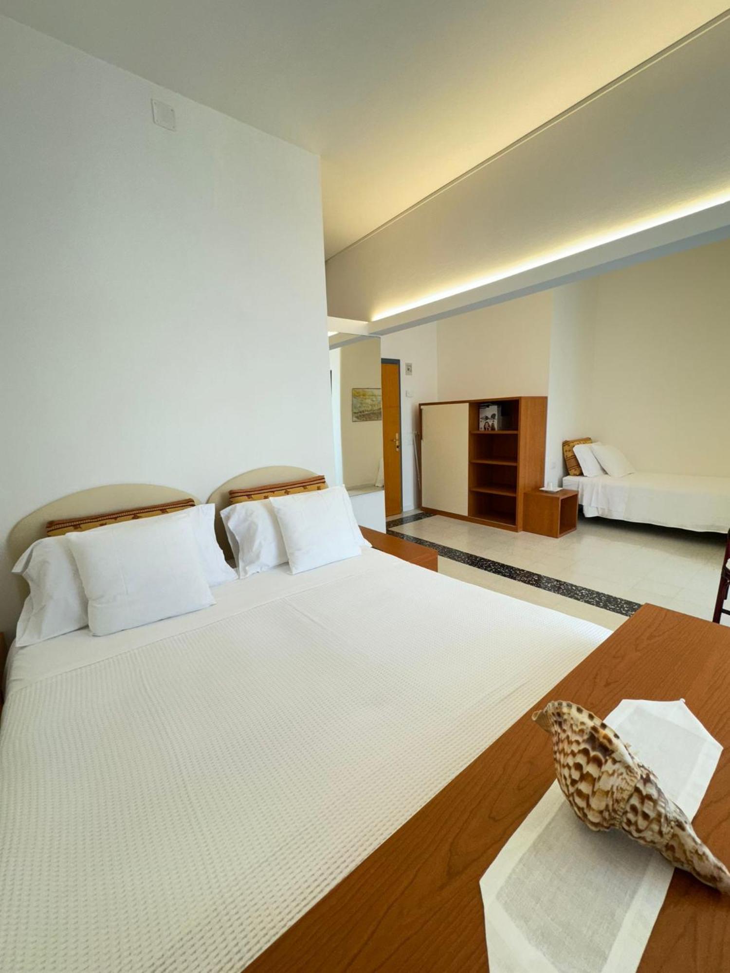 Hotel Pinocchio Cattolica Exterior photo